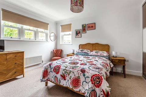 1 Brunswick Walk, Dorking, RH4 2FQ