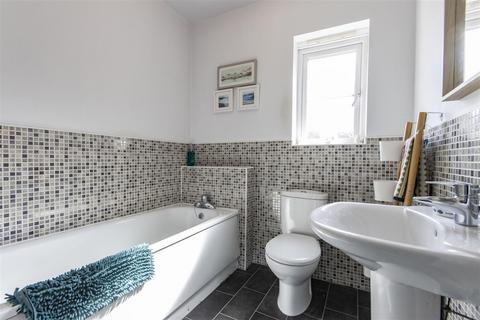 16 Southdown Close, Doe Lea, Chesterfield, S44 5NW
