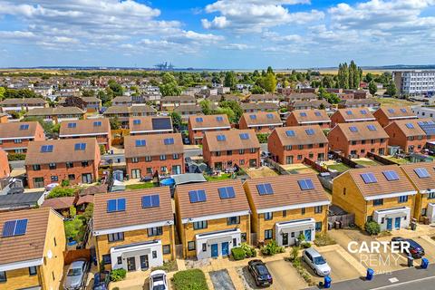 2 bedroom semi-detached house for sale, Sanderling Close, East Tilbury, RM18