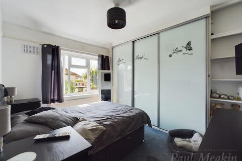34 Parkway, New Addington, Croydon, CR0 0LA