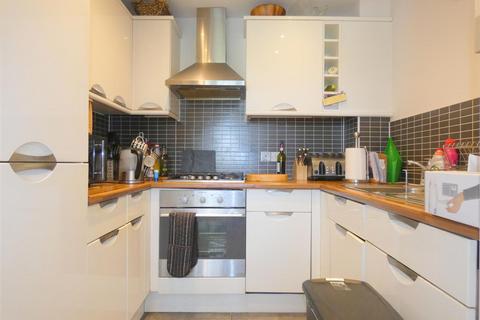 2 bedroom flat to rent, Wherry Close, Margate, CT9