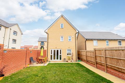 4 bedroom detached house for sale, Smugglers Close, Hullbridge, SS5