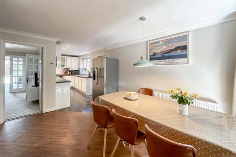 16 Bishops Garth, St Albans, AL4 9AZ