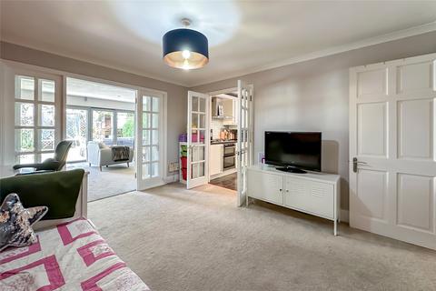 16 Bishops Garth, St Albans, AL4 9AZ