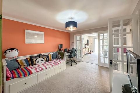 16 Bishops Garth, St Albans, AL4 9AZ