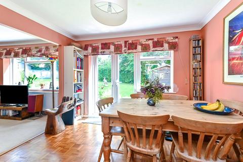 6 Dover Close, Alresford, SO24 9PG