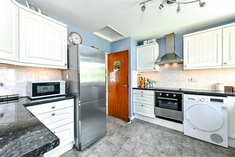 6 Dover Close, Alresford, SO24 9PG