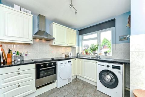 6 Dover Close, Alresford, SO24 9PG