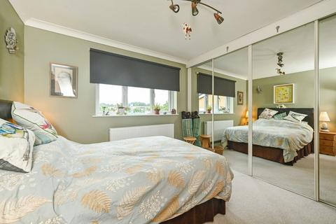6 Dover Close, Alresford, SO24 9PG