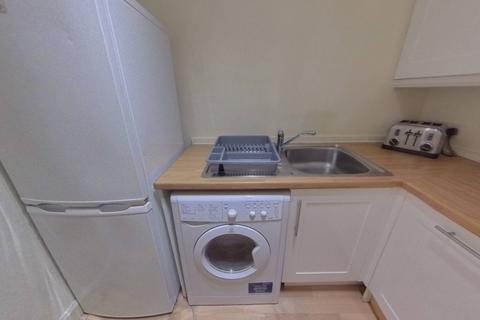 3 bedroom flat to rent, Bruce Street, Stirling Town, Stirling, FK8
