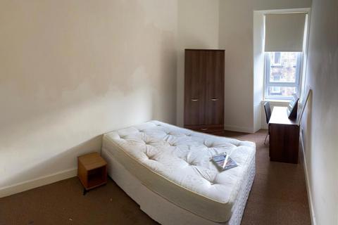3 bedroom flat to rent, Bruce Street, Stirling Town, Stirling, FK8