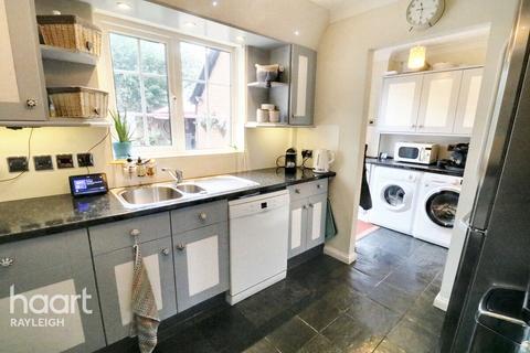 3 bedroom detached house for sale, Lincoln Way, Rayleigh