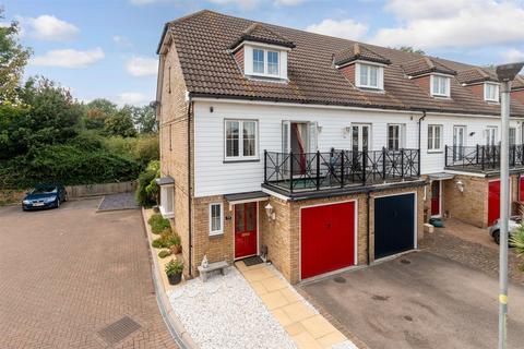 3 bedroom end of terrace house for sale, Waterside Lane, Gillingham, Kent