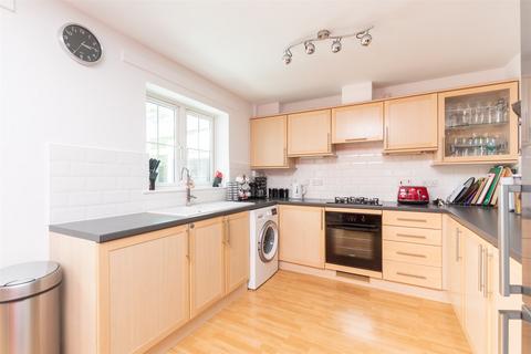 3 bedroom end of terrace house for sale, Waterside Lane, Gillingham, Kent