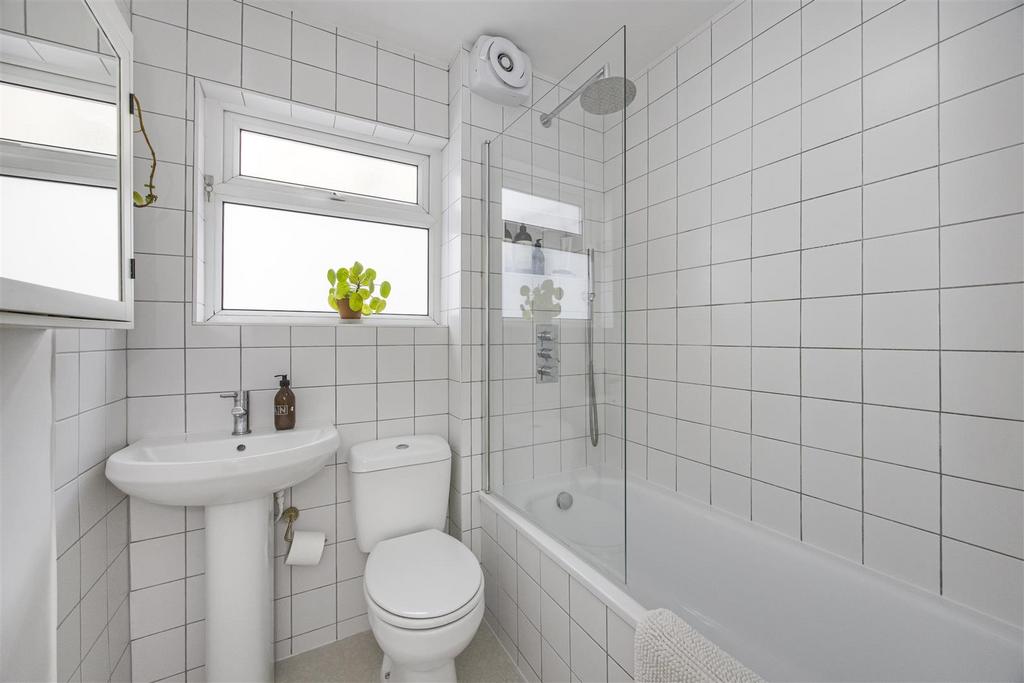Flat 1, 102, Dawlish Road -004.jpg