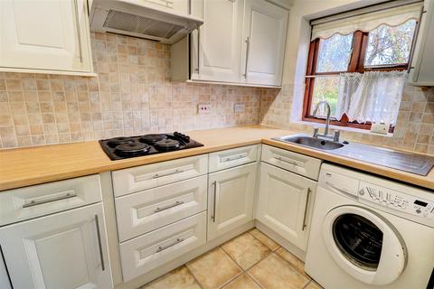 2 bedroom end of terrace house for sale, Larkspur Road, Worcester