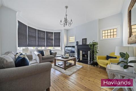 4 bedroom semi-detached house for sale, Hoppers Road, London