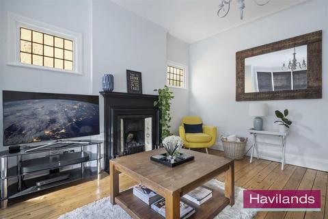 4 bedroom semi-detached house for sale, Hoppers Road, London