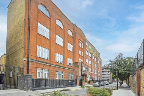 Studio to rent, Henriques Street, Aldgate, London, E1