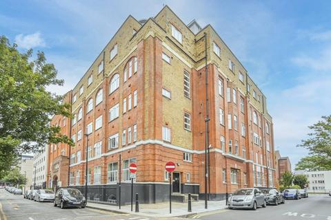 Studio to rent, Henriques Street, Aldgate, London, E1