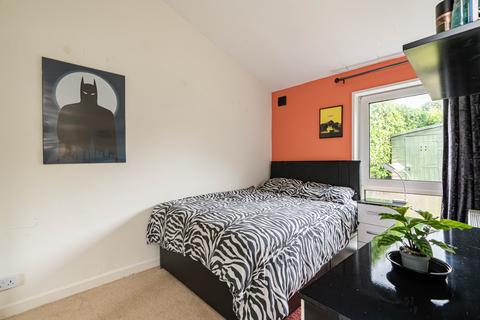 60 Barntongate Drive, Edinburgh, EH4 8BY