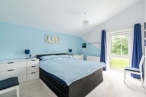60 Barntongate Drive, Edinburgh, EH4 8BY