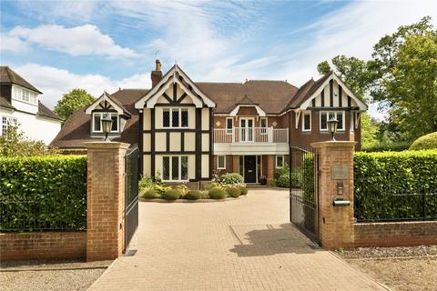 6 bedroom detached house to rent, Avenue Road, Cobham, Surrey, KT11