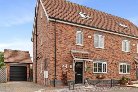 4 bedroom semi-detached house for sale, Bayleaf Lane, Barton-Upon-Humber, North Lincolnshire, DN18