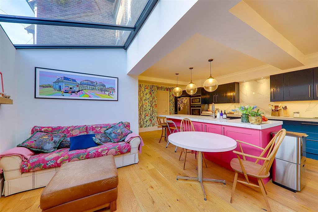 25ft Open Plan Kitchen/Breakfast Room