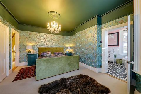 2 Warwick Gardens, Worthing, BN11 1PE
