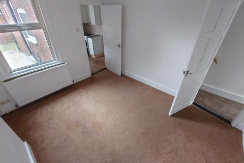 2 bedroom terraced house to rent, Mabel Road, Bedford MK42