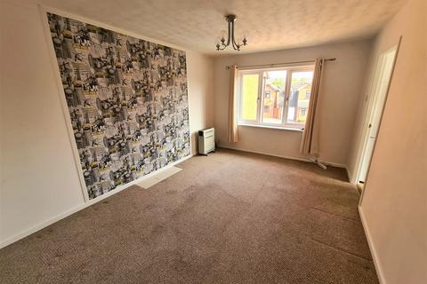 1 bedroom maisonette to rent, Rochester Close, Weavers Green