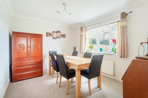 20b Shurnhold, Melksham, SN12 8DG