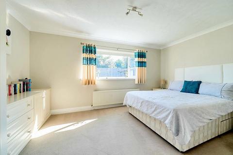 20b Shurnhold, Melksham, SN12 8DG
