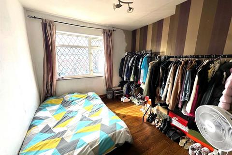 27 Burns Avenue, Feltham, TW14 9LZ