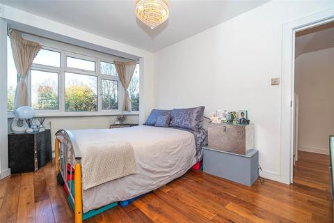 13 Abbots Gardens, London, N2 0JG