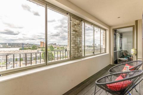 2 bedroom flat for sale, Baillie Apartments, Gallions Reach, London, E16