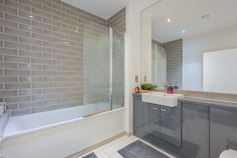 2 bedroom flat for sale, Baillie Apartments, Gallions Reach, London, E16