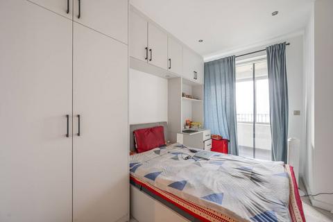 2 bedroom flat for sale, Baillie Apartments, Gallions Reach, London, E16