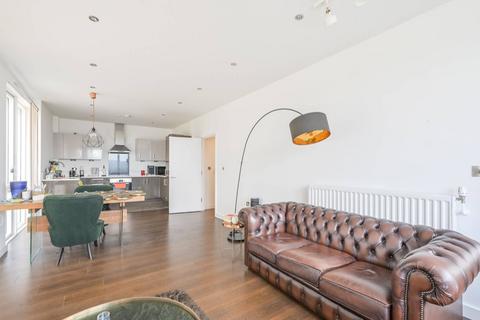 2 bedroom flat for sale, Baillie Apartments, Gallions Reach, London, E16