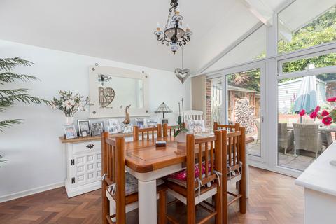 11 Fulmar Drive, East Grinstead, RH19 3XL