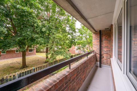 3 bedroom maisonette for sale, Stoughton Close, Roehampton, London, SW15