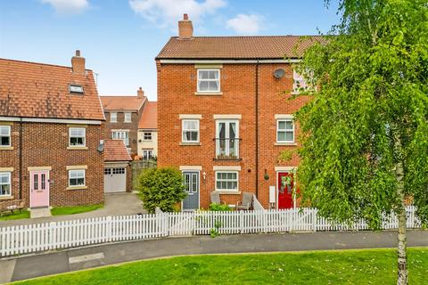 5 bedroom end of terrace house for sale, Merrybent Drive, Merrybent, Darlington