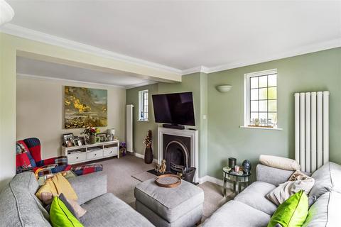 20 Stag Leys, Ashtead, KT21 2TD