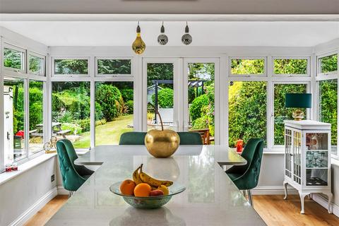 20 Stag Leys, Ashtead, KT21 2TD