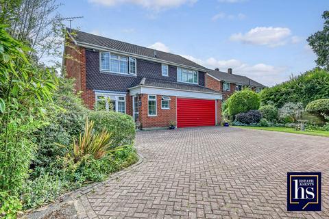 3 bedroom detached house for sale, Warley Hill, Brentwood CM13