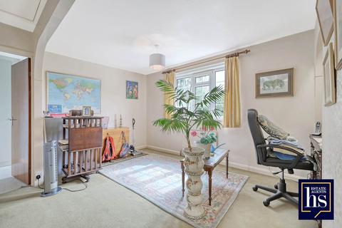 3 bedroom detached house for sale, Warley Hill, Brentwood CM13