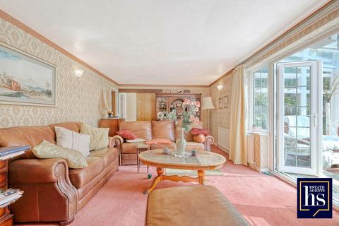 3 bedroom detached house for sale, Warley Hill, Brentwood CM13