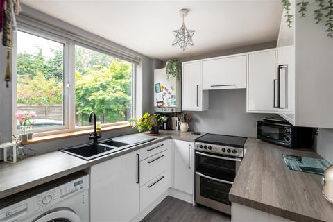 2 bedroom maisonette for sale, Bonehurst Road, Horley