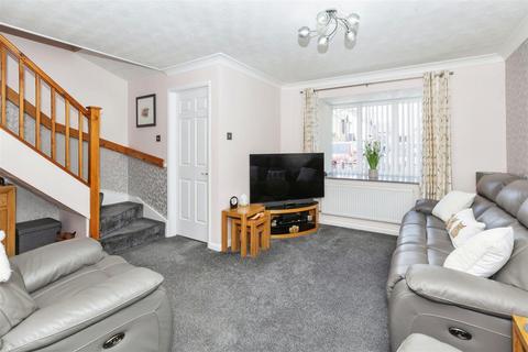 3 bedroom end of terrace house for sale, Scarborough Way, Slough